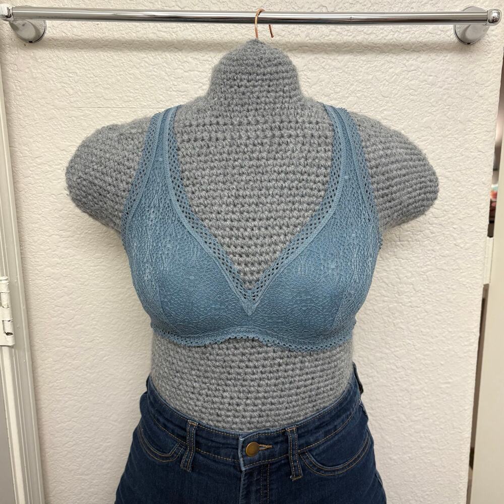 Victoria’s Secret Blue Lace Slip On Foam Cup Wireless Racerback Bralette L